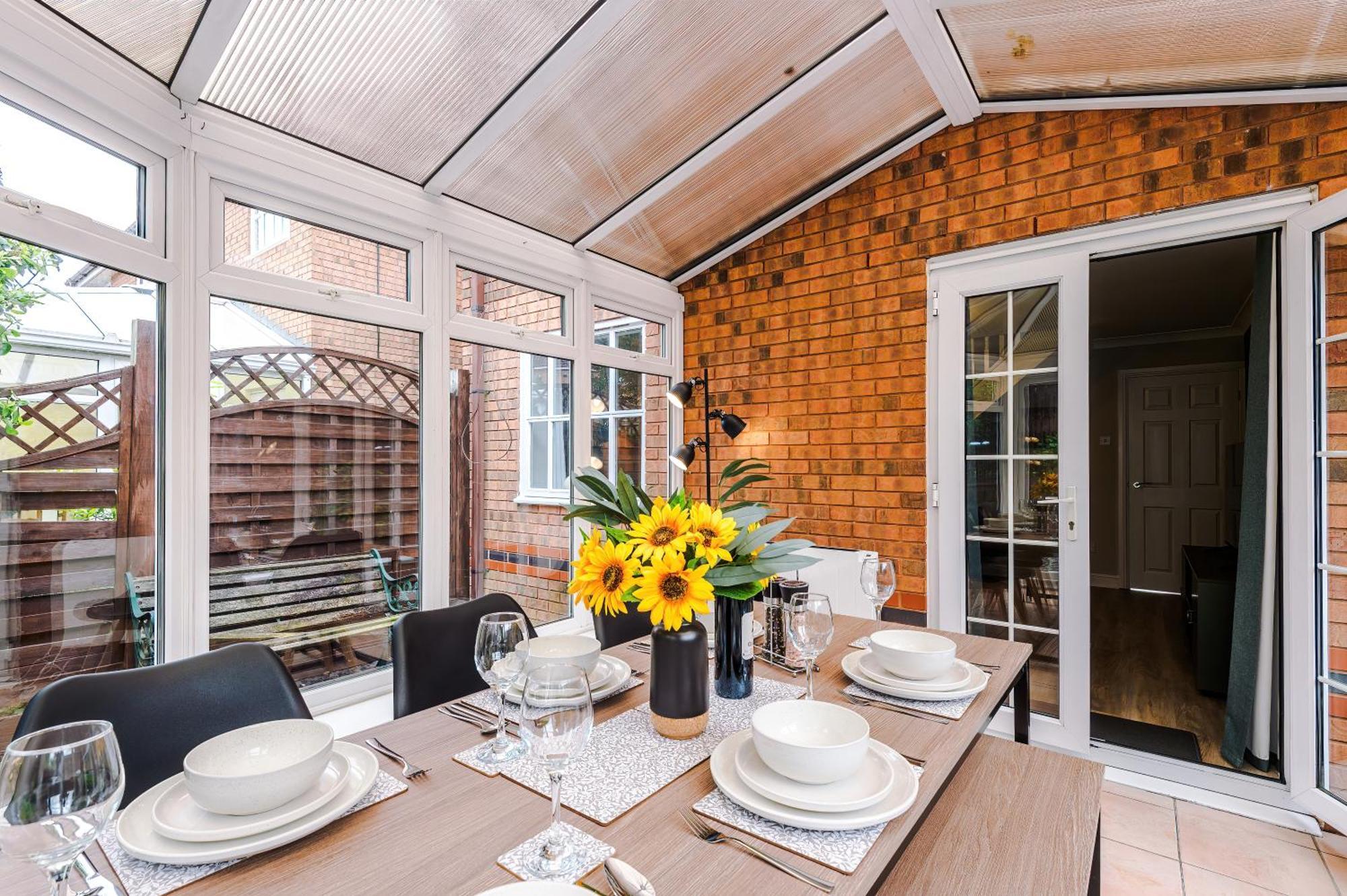 New! Stunning 3-Bed Home In Chester By 53 Degrees Property, Ideal For Groups, Free Parking! Exterior photo